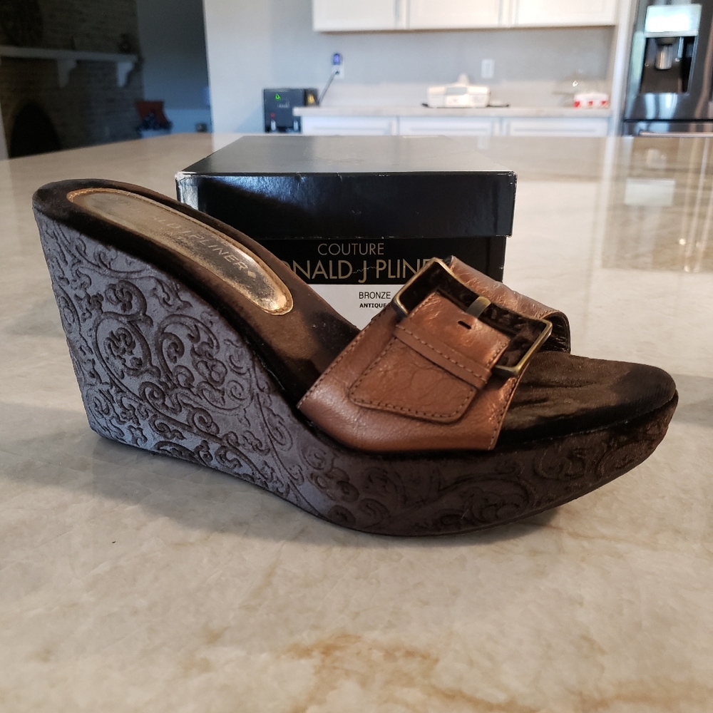 Donald J Pliner Couture Wedge